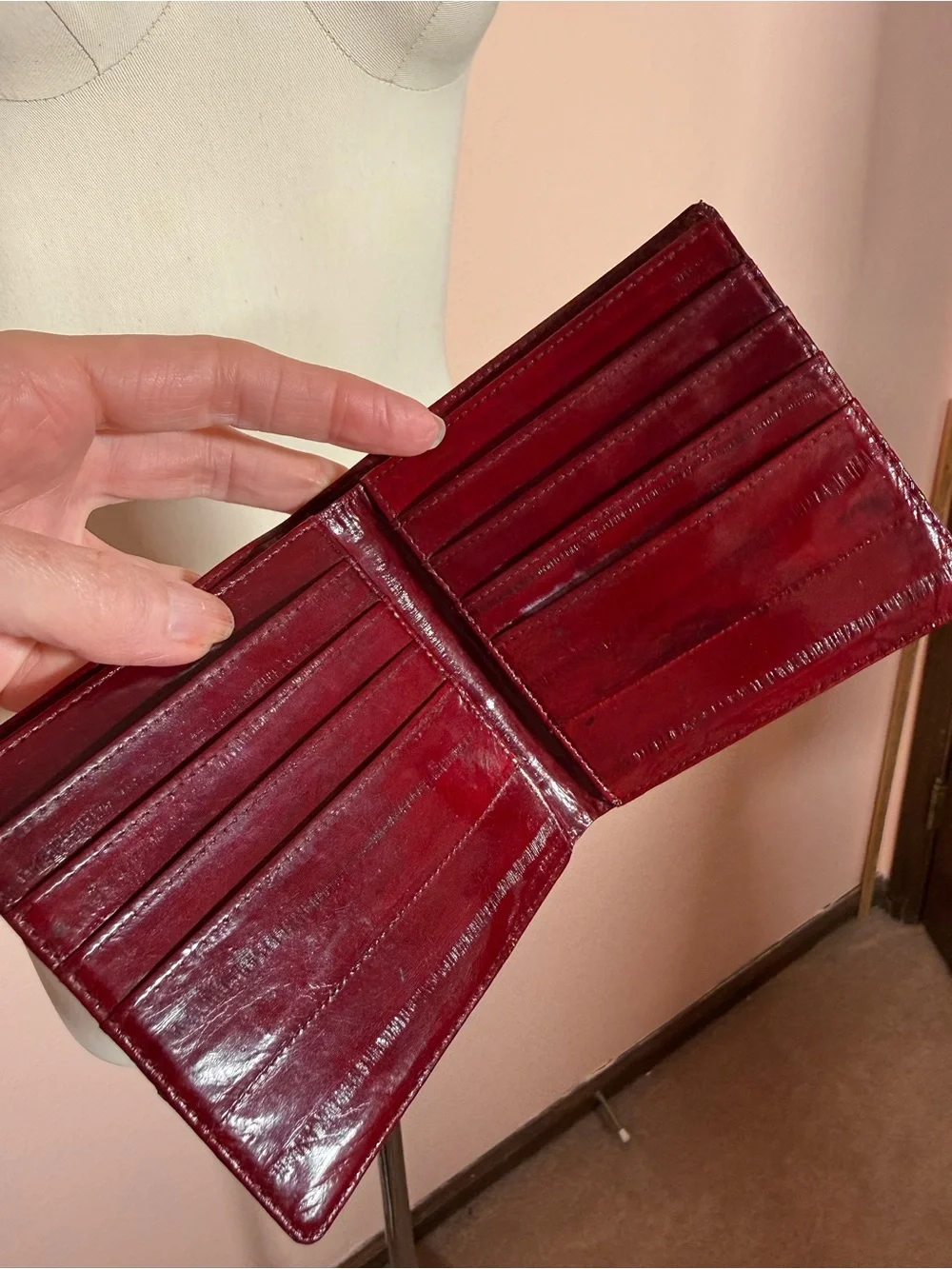 Vintage 1980’s oxblood Burgundy ell skin bifold  men’s wallet